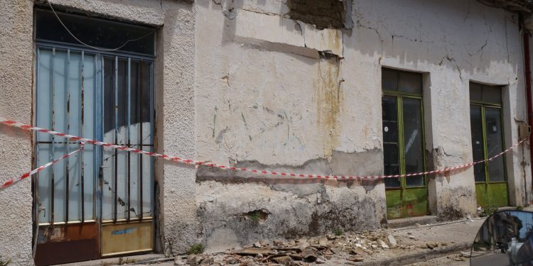 ΑΝΔΡΑΒΙΔΑ: Μικροζημιές από το χτύπημα του εγκέλαδου (φωτος)