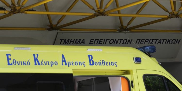 Καραμπόλα οχημάτων και μοτοσυκλέτας στη λεωφόρο Βασ. Σοφίας – News.gr