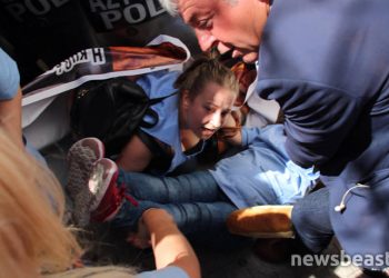 Λιποθύμησε γυναίκα στην κινητοποίηση της ΠΟΕΔΗΝ