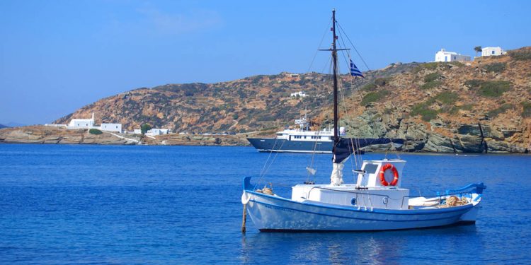 Καλοκαιρινές εικόνες από τον Φάρο στη Σίφνο που σας ταξιδεύουν – Newsbeast