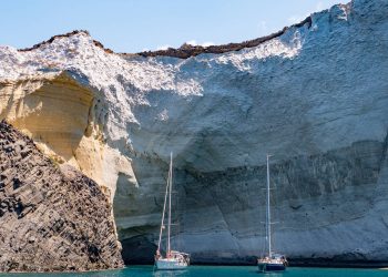 Πανδαισία χρωμάτων στη σπηλιά της Συκιάς στη Μήλο – Newsbeast