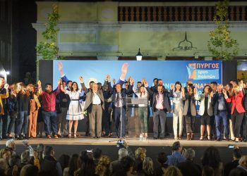 Ο Αντώνης Καράμπελας οδηγεί την “κούρσα”