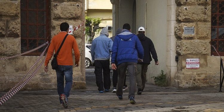 Η πρώτη ονομαστική γιορτή χωρίς την Ελένη, πήγαμε αγκαλιές λουλούδια σαν να ήταν αρραβώνας – News.gr