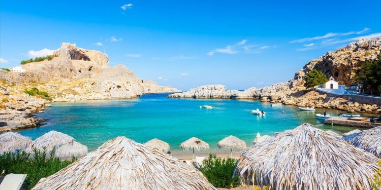 CNT: Οι 10 κορυφαίοι προορισμοί για τον Σεπτέμβριο, ανάμεσά τους κι ένα ελληνικό νησί