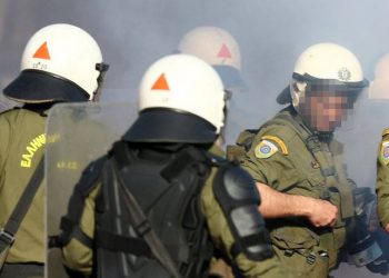 Χαμός σε παιχνίδι τοπικού πρωταθλήματος στο Μεσολόγγι, έξι αστυνομικοί στο νοσοκομείο