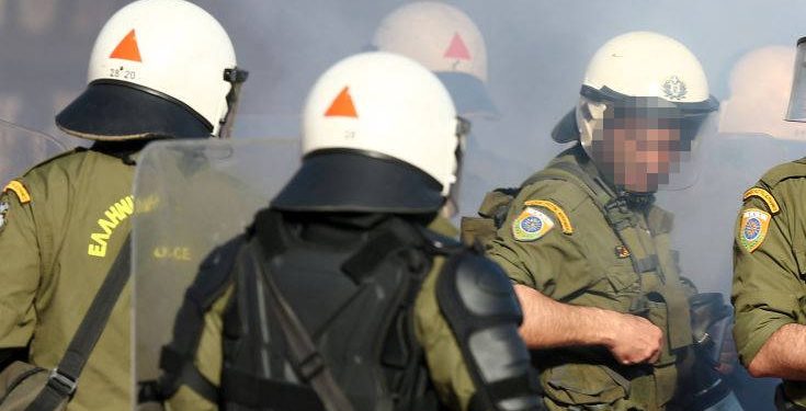 Χαμός σε παιχνίδι τοπικού πρωταθλήματος στο Μεσολόγγι, έξι αστυνομικοί στο νοσοκομείο