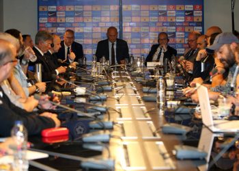 Προανήγγειλαν τη σταδιακή αποχώρησή τους από το ελληνικό ποδόσφαιρο FIFA και UEFA