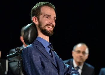 Σάρωσε ο Κυμπουρόπουλος με 220.000 σταυρούς – News.gr