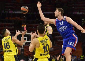 Στον τελικό η Εφές – Newsbeast