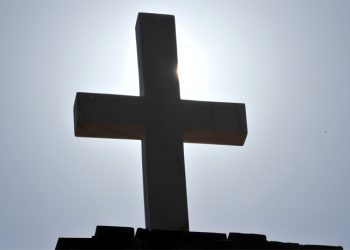Πήγε να προσκυνήσει και «σήκωσε» όλα τα τάματα