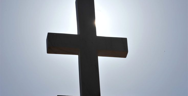 Πήγε να προσκυνήσει και «σήκωσε» όλα τα τάματα