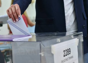 Πήγε να ψηφίσει δύο φορές και την τσάκωσαν