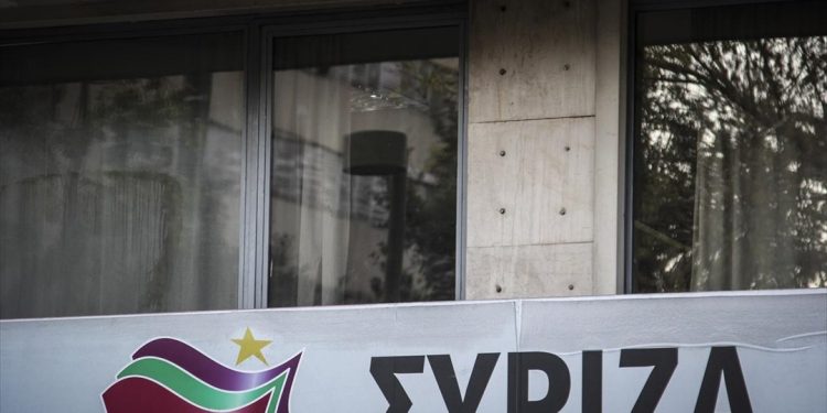 Επίθεση στα γραφεία του ΣΥΡΙΖΑ στα Εξάρχεια