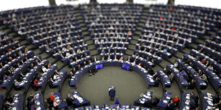 Οι μισθοί και τα προνόμια των ευρωβουλευτών – News.gr