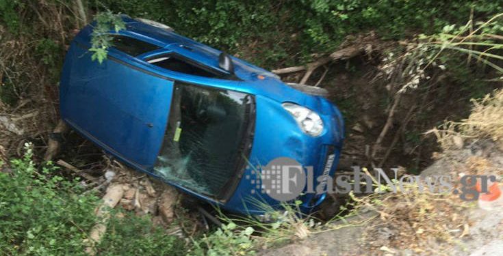 Αυτοκίνητο με δύο επιβάτες έπεσε στο κενό στα Χανιά