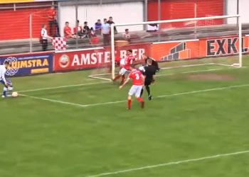 Διαιτητής στέλνει την μπάλα στα δίχτυα και μετρά κανονικά το γκολ