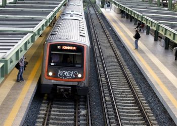 14χρονη μαθήτρια έβαλε τέρμα στη ζωή της πέφτοντας στις γραμμές του τρένου – News.gr