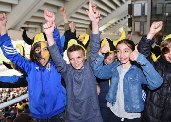 Οι μικροί φίλοι της «Κερkidα ΟΠΑΠ» σβήνουν κεράκια στο γήπεδο