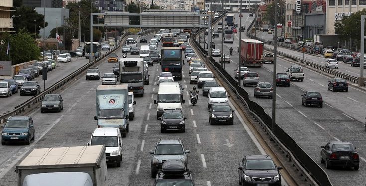 Καραμπόλα τριών οχημάτων στον Κηφισό
