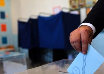 Latest poll shows slight increase in ND lead over SYRIZA, at 7.2%-points