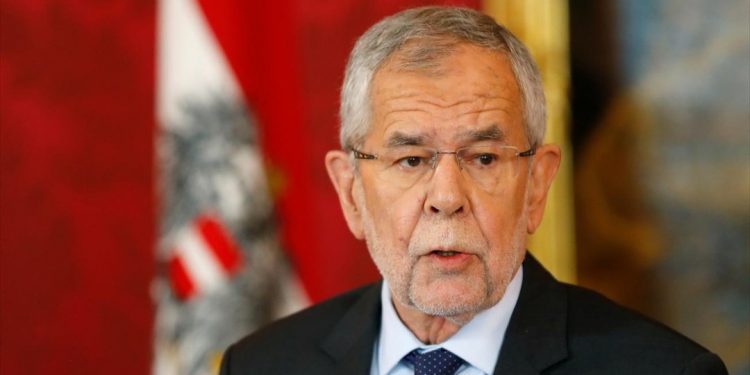 Με τη βούλα του προέδρου της Αυστρίας η καθαίρεση της κυβέρνησης Κουρτς