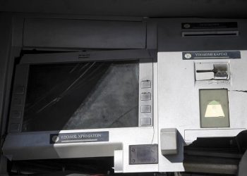 Μπαράζ εμπρηστικών επιθέσεων τη νύχτα σε ΑΤΜ