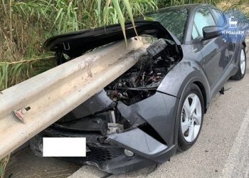 Σοκαριστικό τροχαίο στη Ρόδο: Προστατευτικό κιγκλίδωμα διαπέρασε αυτοκίνητο