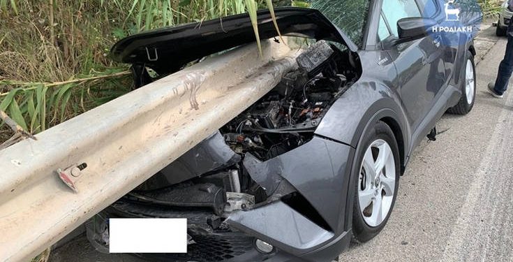 Σοκαριστικό τροχαίο στη Ρόδο: Προστατευτικό κιγκλίδωμα διαπέρασε αυτοκίνητο