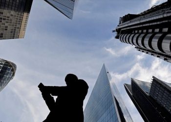 «Πεδίο μάχης» στον εμπορικό πόλεμο και τα νομίσματα - Οι κεντρικές τράπεζες επιλέγουν άμυνα