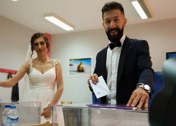 Εκλογές 2019: Νιόπαντροι πήγαν από την εκκλησία στην κάλπη