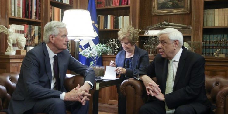 Πρ. Παυλόπουλος: Να ξανασκεφθούν το Brexit οι Βρετανοί