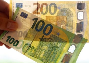 «Πρεμιέρα» για τα νέα χαρτονομίσματα των 100 και των 200 ευρώ