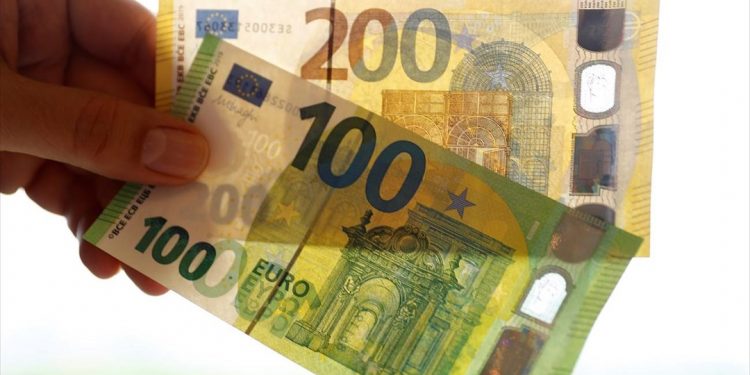 «Πρεμιέρα» για τα νέα χαρτονομίσματα των 100 και των 200 ευρώ