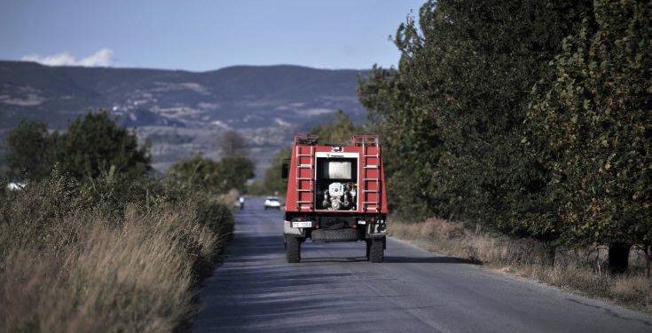 Πατέρας και δύο παιδιά βγήκαν στο μπαλκόνι για να γλιτώσουν από τη φωτιά στο σπίτι τους