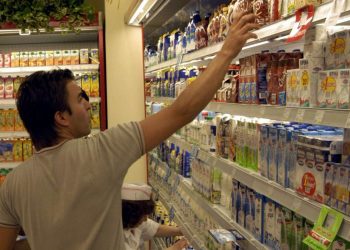 Φ.Π.Α.: Από αύριο οι μειώσεις στο ράφι