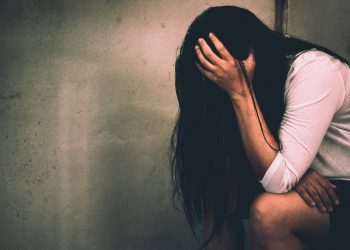 «Με πήρε τηλεφωνο η μητέρα μου και μου είπε ότι την βίασαν» – News.gr