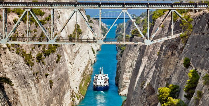 Βουτιά θανάτου για γυναίκα που έπεσε στη Διώρυγα της Κορίνθου
