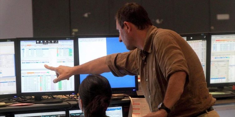 Σημαντική αποκλιμάκωση στα ελληνικά ομόλογα - Νέο χαμηλό στο 5ετές