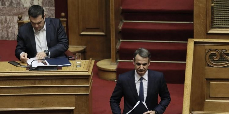 SZ: Τσίπρας και Μητσοτάκης δεν θα μπορούσαν να είναι πιο διαφορετικοί