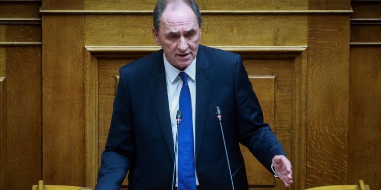 Θέσπιση τριών μέτρων για ενίσχυση των ΑΠΕ από το υπ. Περιβάλλοντος