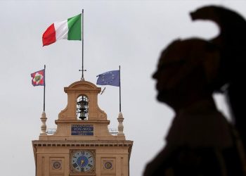 Το effect της Ρώμης στις αγορές: Άλμα στις αποδόσεις ιταλικών ομολόγων, βουτιά για το ευρώ