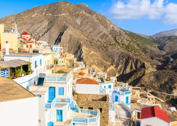 Το ορεινό χωριό της Καρπάθου όπου «το πάνω χέρι έχουν οι γυναίκες» – Newsbeast