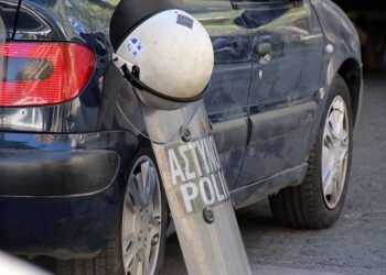 Εκλογές 2019: Επίθεση στο εκλογικό περίπτερο της Χρυσής Αυγής στα Καμίνια