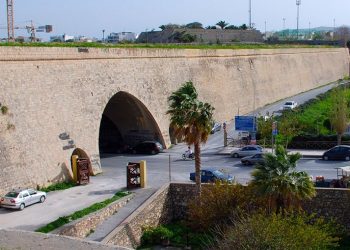 Τραγωδία στο Ηράκλειο- Άνδρας έπεσε από τα Ενετικά Τείχη – News.gr
