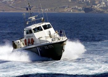 Κολυμβητές ξέμειναν σε βραχονησίδα στη Ραφήνα
