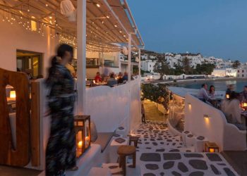 Μύκονος: Μετά τα «χρυσά καλαμαράκια» το «χρυσό κοτόπουλο» των 78 ευρώ