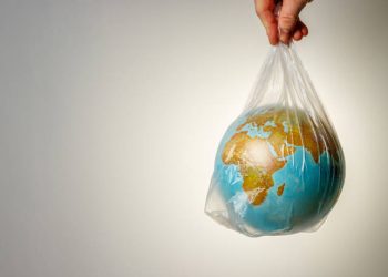 Εδώ χωράνε όλοι γιατί ο πλανήτης δεν χωράει άλλο πλαστικό