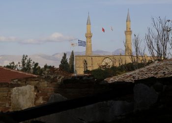 Οι Τούρκοι κλιμακώνουν την ένταση στη νεκρή ζώνη της Δένειας στην Κύπρο – News.gr