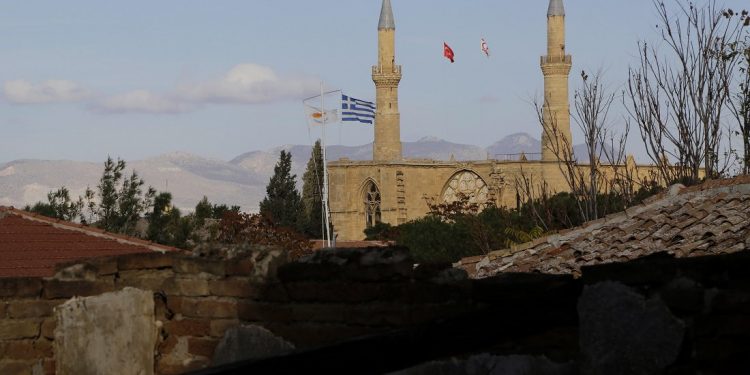 Οι Τούρκοι κλιμακώνουν την ένταση στη νεκρή ζώνη της Δένειας στην Κύπρο – News.gr