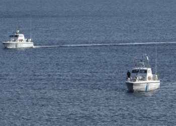 Τρόμος για πέντε επιβάτες λέμβου που ανατράπηκε στους Παξούς